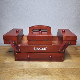 Vintage Mini Singer Sewing Box. 8x5x5'