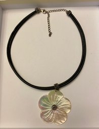 Carolyn Pollack Sterling And Mother Of Pearl Flower Necklace