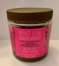 Bath & Body Works Olive Oil Body Scrub Mint Leaf & Bergamot Peppermint 8oz