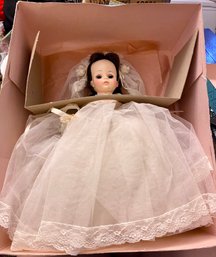 Madame Alexander BRIDE DOLL #1570 Brunette