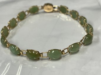 Jade Cabochon And 14K Gold Bracelet 7'