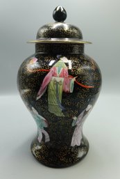 EARLY 20c CHINESE FAMILLE NOIR PORCELAIN COVERED JAR