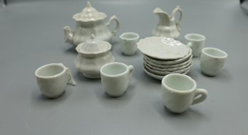 NICE VINTAGE DOLL HOUSE CHILD MINIATURE TEA SET