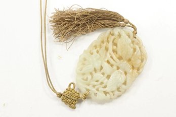 BEAUTIFUL VINTAGE CHINESE HAND CARVED JADE PENDANT NECKLACE