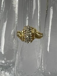 BEAUTIFUL 10K GOLD DESIGNER DIAMOND CLUSTER RING