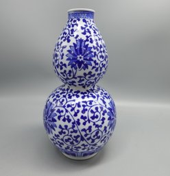 VINTAGE GOURD SHAPE BLUE WHITE CHINESE VASE