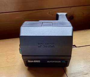 Vintage  Polaroid Instamatic Autofocus Sun 660