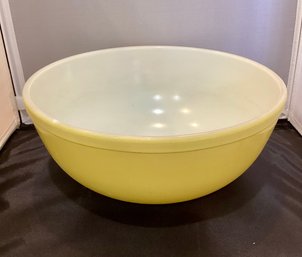 Vintage 1940s Yellow Pyrex Bowl