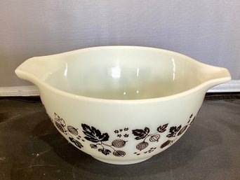 Vintage Pyrex Gooseberry Black On White Mixing Bowl