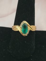 14k Yellow Gold Ring With Emerald And Diamonds - Size 9.5