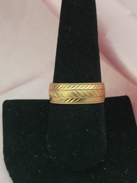 14k Yellow Gold Engraved Wedding Band - Size 9.5