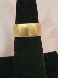 14k Yellow Gold Wedding Band - Size 5.5