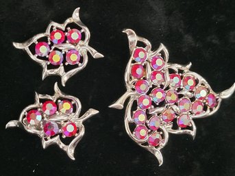 Vintage 1960s Sarah Coventry Red Jeweled Leaf Brooch W/ Two Clip On Earrings