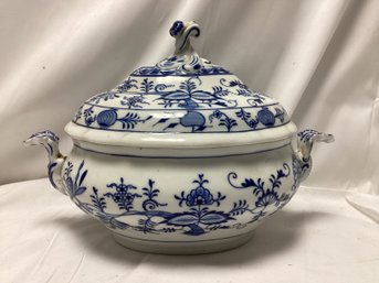 19th Century C. Meissen Blue Onion Porcelain Tureen
