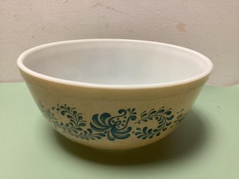 Pyrex Homestead Mixing Bowl