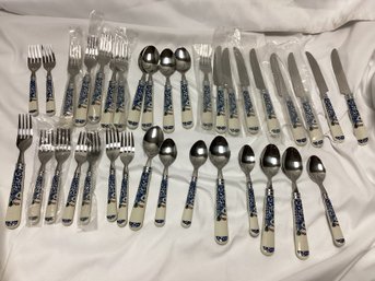 One Tienshan Cabin In The Snow Flatware Set