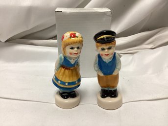 Swedish Kissing Couple Salt & Pepper Shakers