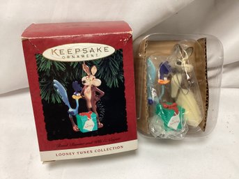 Looney Tunes Collection Road Runner & Wile E. Coyote Hallmark Keepsake Ornament