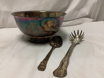 Silverplated Bowl With Servers - Oneida