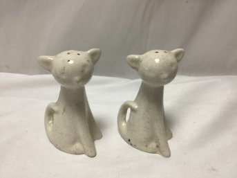 Pair Of Siamese Cat Salt & Pepper Shakers