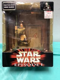 Qui-gon Jinn Mini Clock Star Wars Episode 1 Action Figure