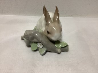 Lladro Rabbit Gloss Finish Figurine