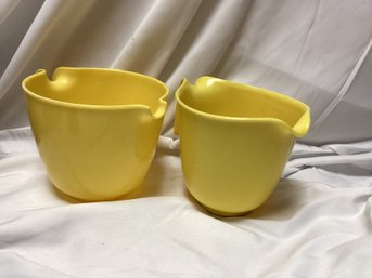 Vintage Yellow Rubbermaid Pouring Dishes