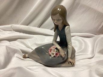 Lladro Nostalgia Girl With Flowers Figurine
