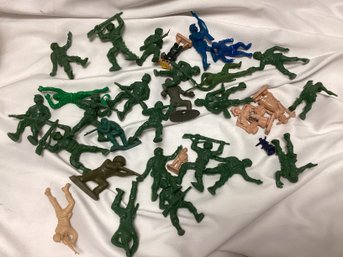 Vintage Green Plastic Army Toy Figures