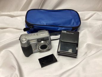 Kodak EasyShare DX7440 Digital Camera With Charger And Carrying Case