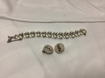 Lisner Signed Clip On Earrings With A Matching Necklace