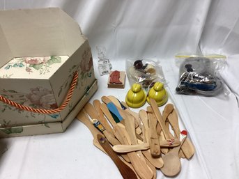 Vintage Smalls Lot - Dollhouse Furniture, And More