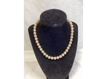 Beautiful Faux Pearl Necklace