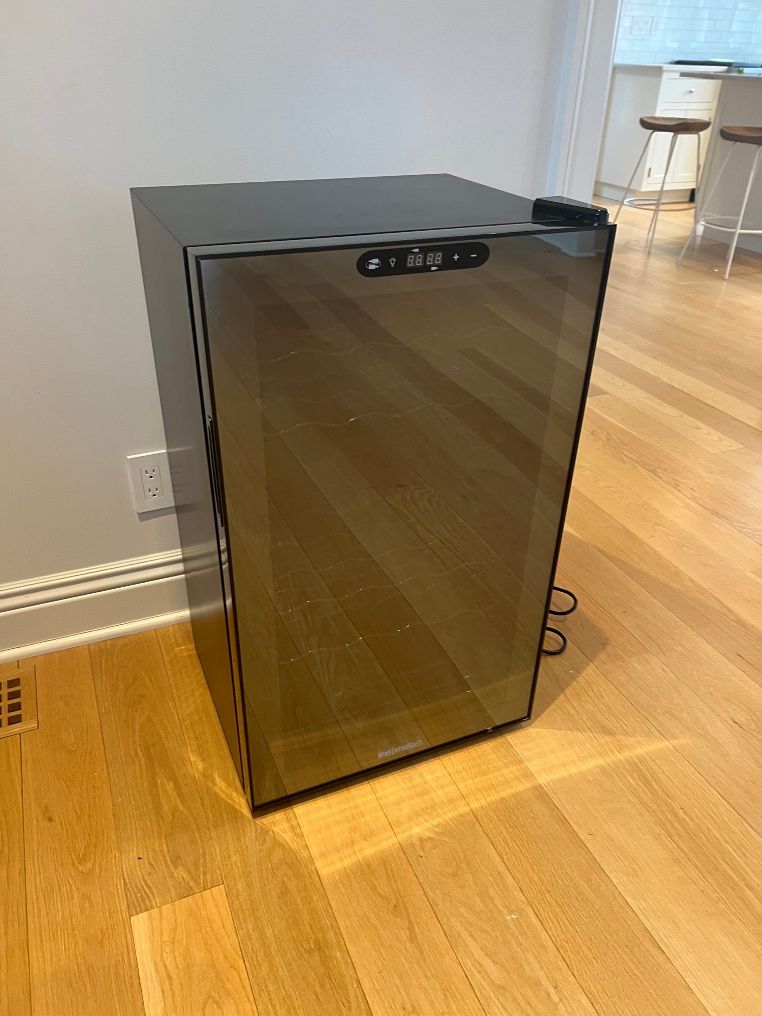 Wine Enthusiast 32Bottle Dual Zone MAX Compressor Wine Cooler 4951