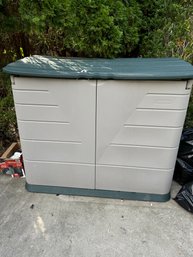 Rubbermaid Outdoor Storage Bin