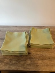 Set Of 34 Green Square 17' Dinner Napkins