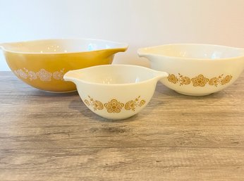 Set Of 3 Pyrex Mixing Bowls