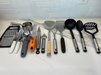 Lot Of Miscellanious Kitchen Utensils/tools