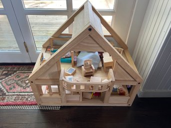 Wood Doll House With Furnishings And Dolls