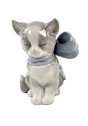1999 NAO Lladro Spain Grey & White Cat With Large Blue Bow - Excellent Condition
