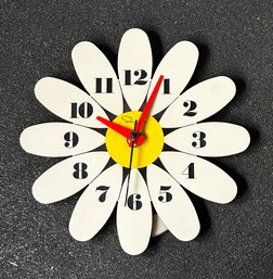 Vintage Modern 1970's Ingraham Daisy Wall Clock - In Working Condition