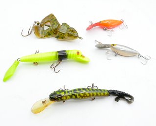 5 Vintage 1980's Fishing Lures - Frog, Salamander, ThinFin, And Mann's