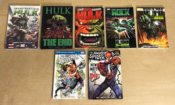 Lot Of 8 Hardcover & Paperback Novels / Comic Books (Hulk, Amazing Spider-Man) - Marvel Comics