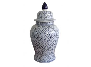 Large Chinese Export Blue & White Ceramic Lidded Jar