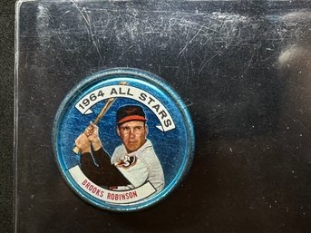 1964 TOPPS COIN BROOKS ROBINSON - HALL OF FAMER