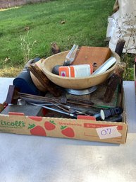 07, BOX LOT #07, Primitive, Horn Carving Set, Oil Lamp, Wood Bowl, Etc.