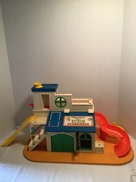 1976 Fisher Price Sesame Street Playhouse, Complete And Functioning