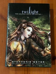 Twilight Graphic Novel Volumes 1 Art And Adaptation By Young Kim First Edition
