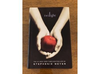 Twilight By Stephenie Meyer SIGNED & Inscribed During An Appearance On The Oprah Winfrey Show 2009