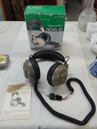 Realistic  Nova 40 Stereo Headphones